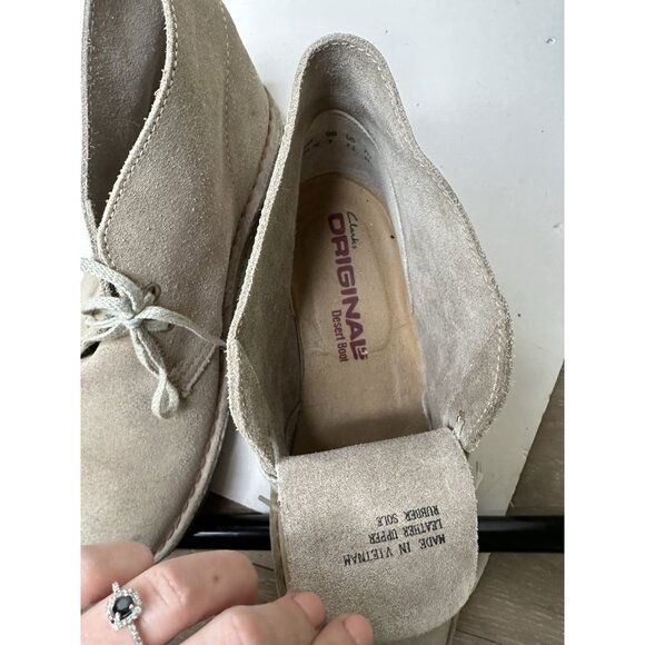 Clarks Originals Desert Boots Mens Size 7.5 Beige Sand Suede Crepe Sole Chukka - Picture 3 of 8